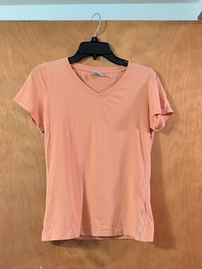 Women's V-Neck Short Sleeve Tee in Peach